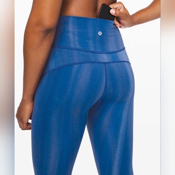 Lulu in movement legging - Picture 2 of 6